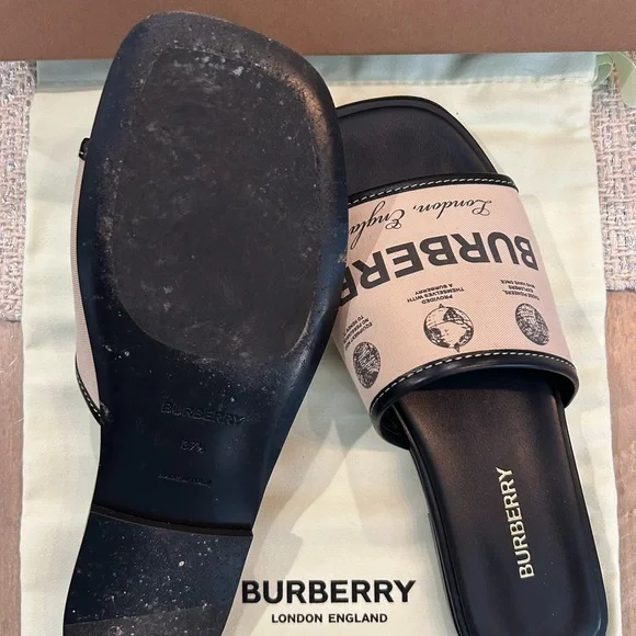 Burberry Black and Cream Logo Slides - Picture 4 of 5
